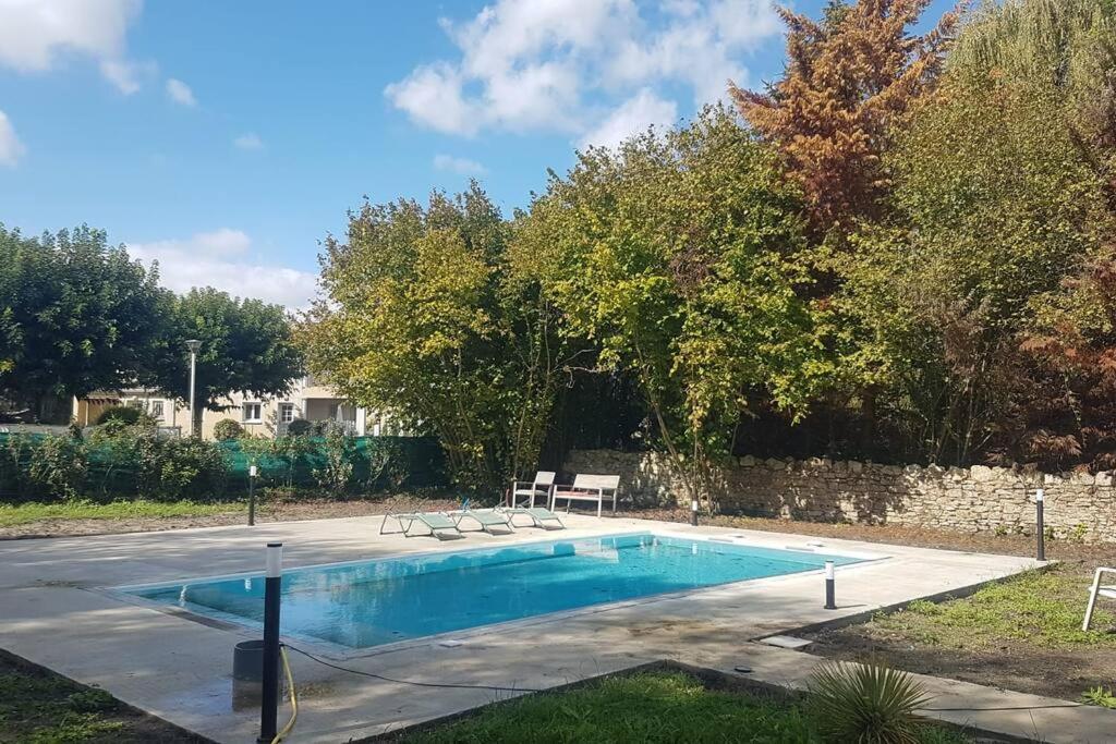 Demeure En Pierre Avec Piscine Privee Villa Etauliers Exterior photo