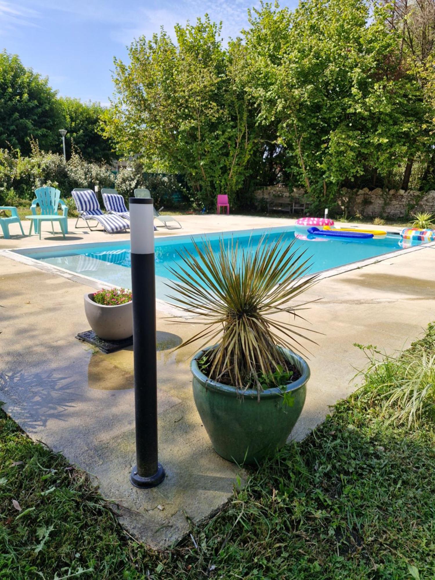 Demeure En Pierre Avec Piscine Privee Villa Etauliers Exterior photo