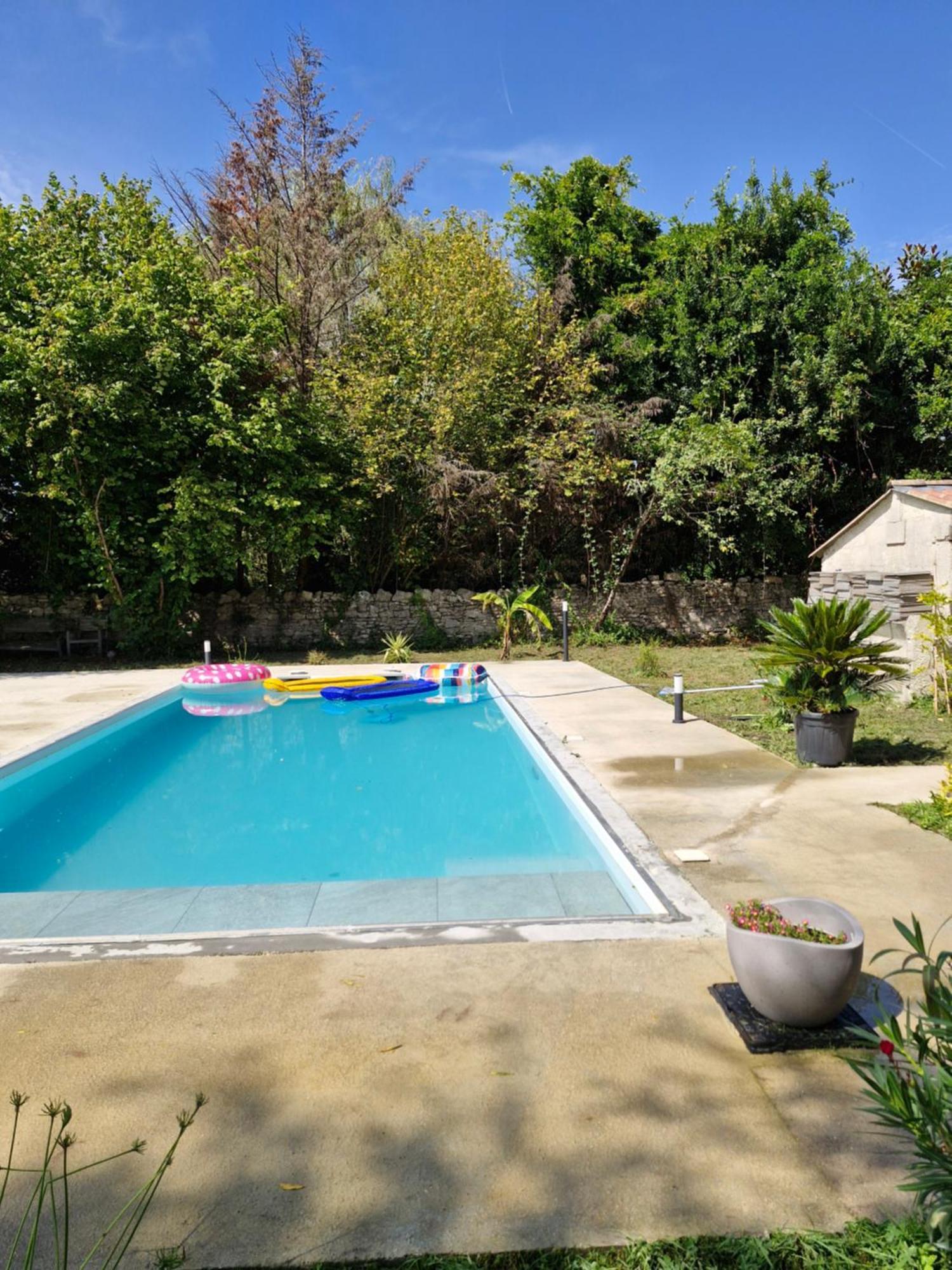 Demeure En Pierre Avec Piscine Privee Villa Etauliers Exterior photo