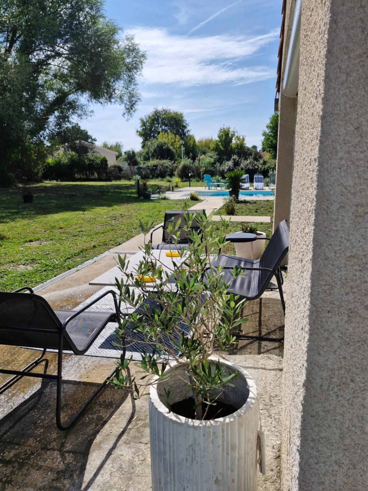 Demeure En Pierre Avec Piscine Privee Villa Etauliers Exterior photo